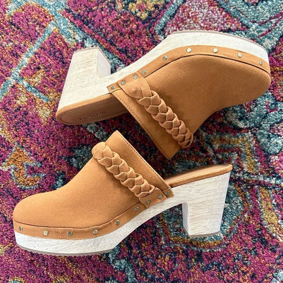 NWOT J. Crew | Women’s caramel faux suede wooden chunky heel braided bridge clog - Picture 6 of 10